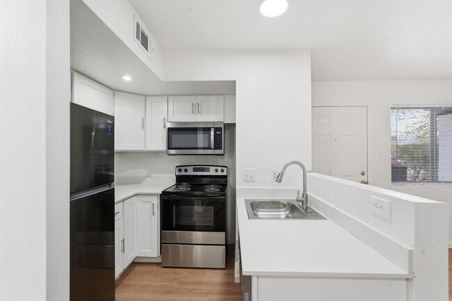 Building Photo - 317 N Vine Ave