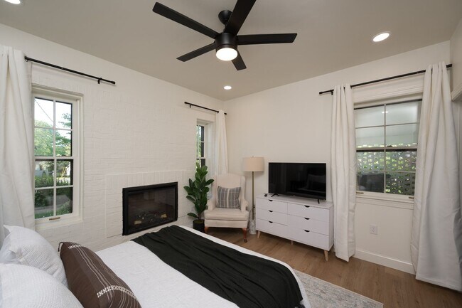 Building Photo - 504 Bismark Dr