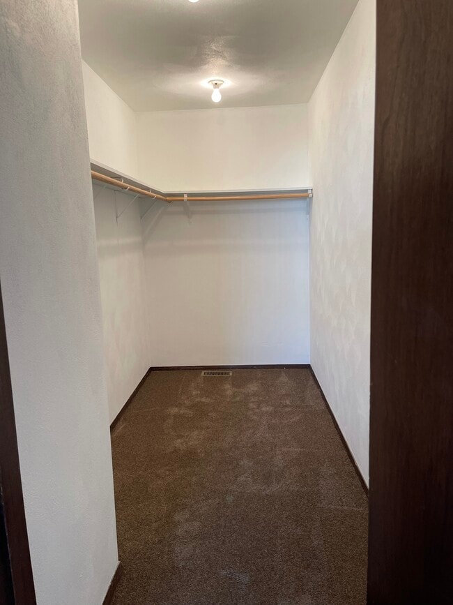 Building Photo - 2205 Stoneybrook Rd