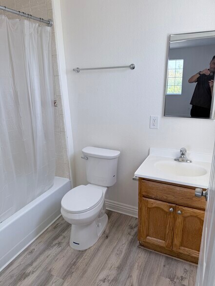 Building Photo - 1613 E. 92nd st.