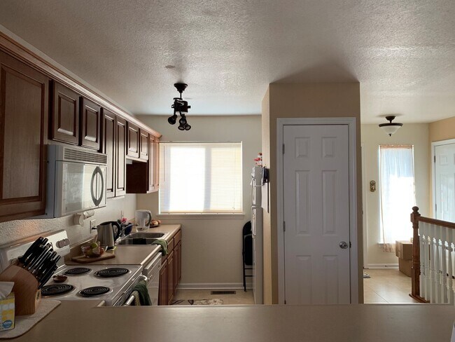 Building Photo - ALL WOOD FLOORS, LARGE BEDROOMS AND EXTRA STORAGE!