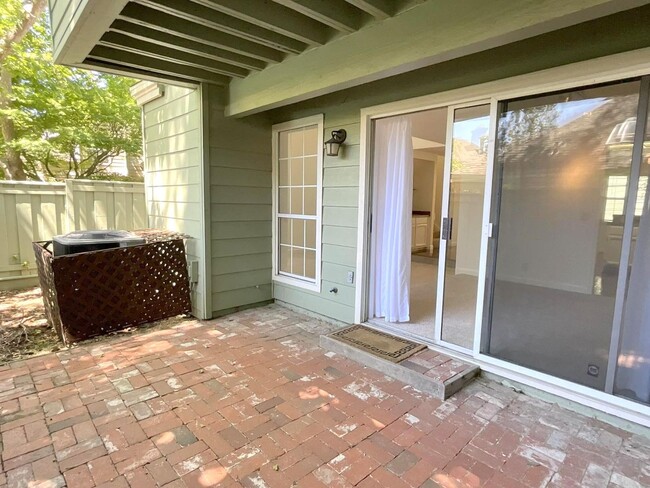 Building Photo - Wonderful Townhome In Walnut Creek Near He...