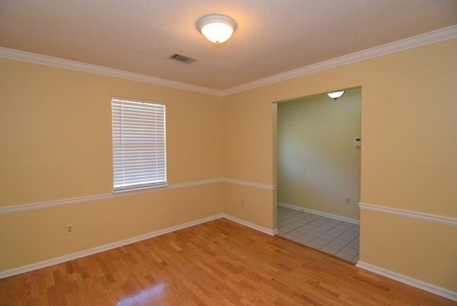 Building Photo - 515 Ridgewood Dr
