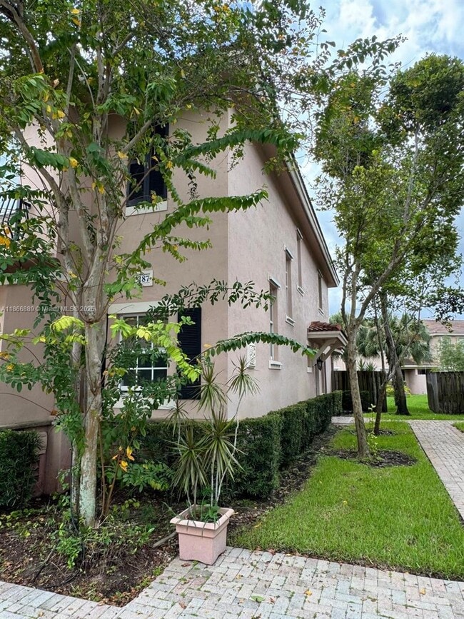 Building Photo - 287 Las Brisas Cir