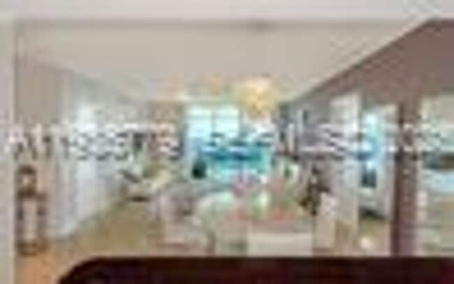 Building Photo - 16699 Collins Ave