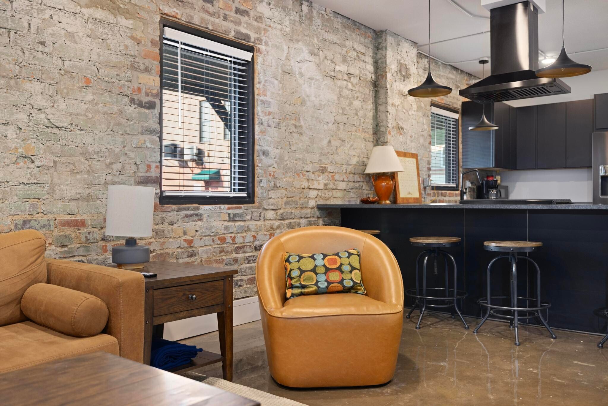 Building Photo - 18 Bank St