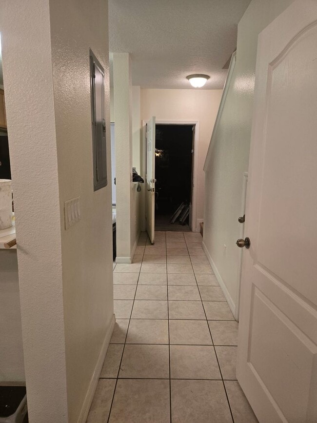 Building Photo - 807 Chelsea Dr