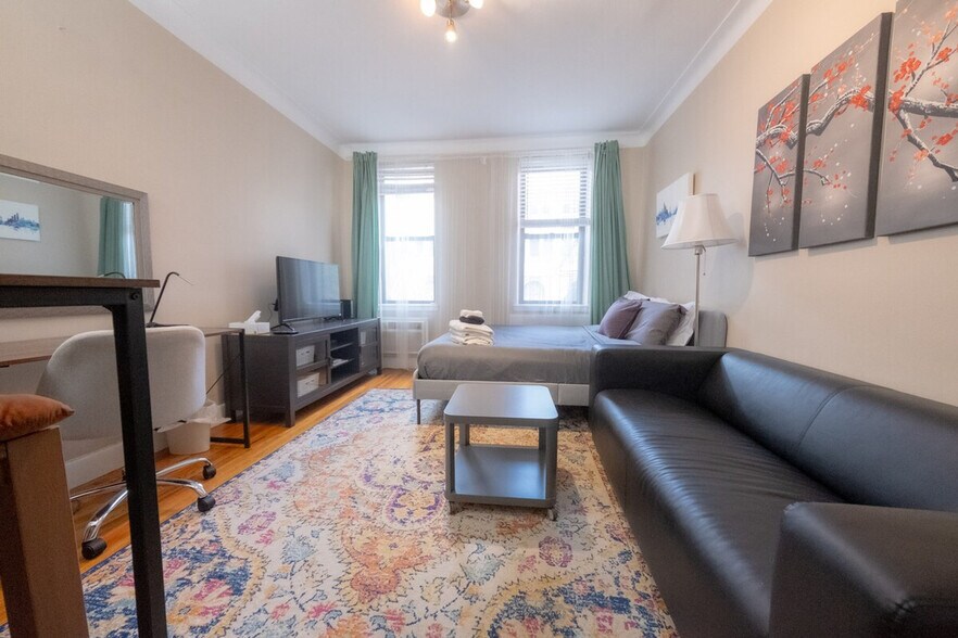 Primary Photo - 300 E 74th St