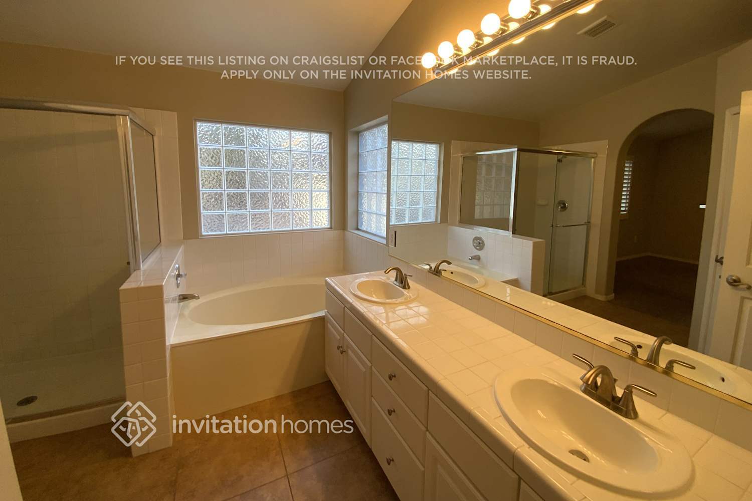 Building Photo - 8108 Divernon Ave