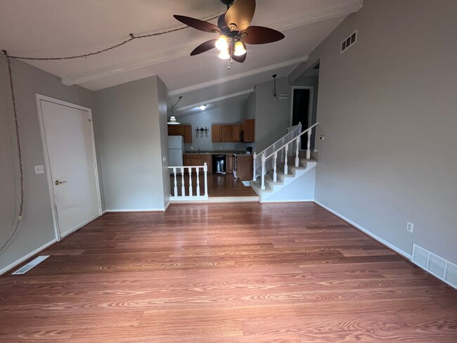 Building Photo - Two Bedroom Duplex in Kentwood!