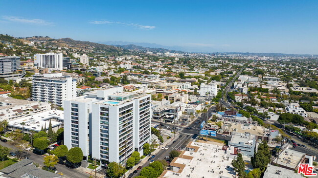 Building Photo - 1100 Alta Loma Rd