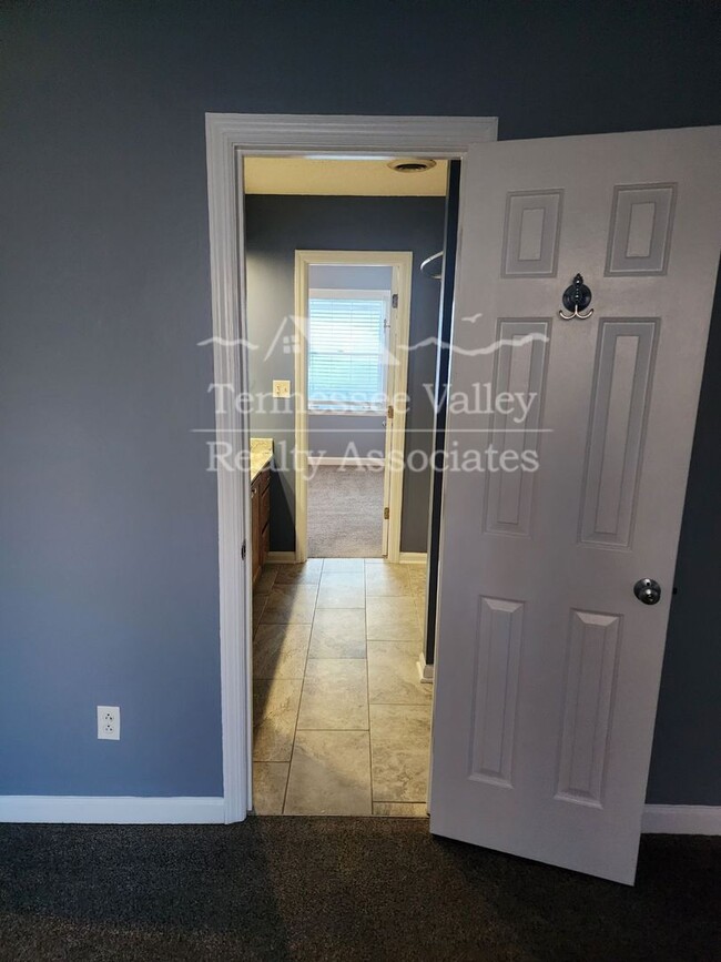 Building Photo - Charming 2-Bedroom, 1.5-Bath Townhouse in ...