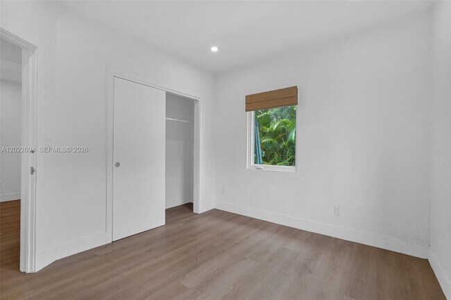 Building Photo - 19 NE 48th St