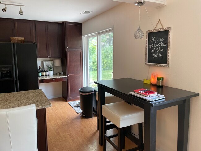 Building Photo - 4706 E Dartmouth Ave