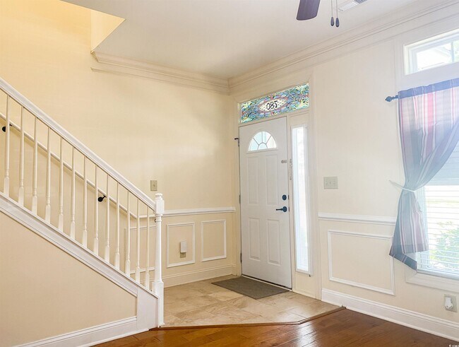 Building Photo - 780 Gabreski Ln