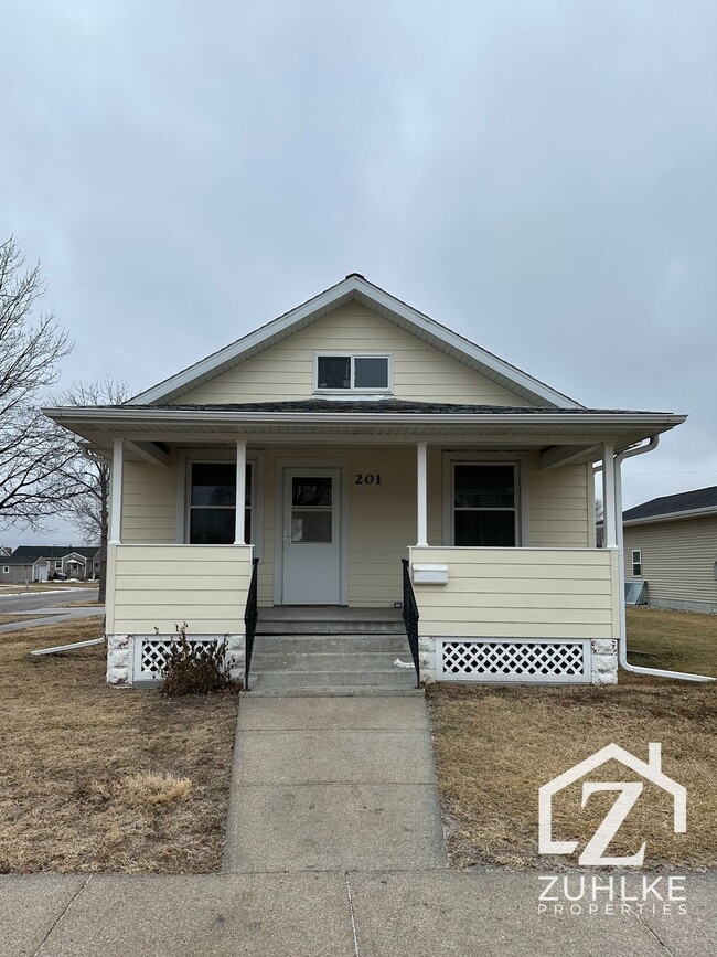 Building Photo - 201 N Pine St