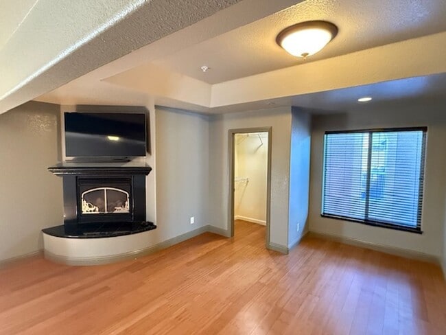 Building Photo - 2-Story Rodeo Home with Beautiful Spacious...