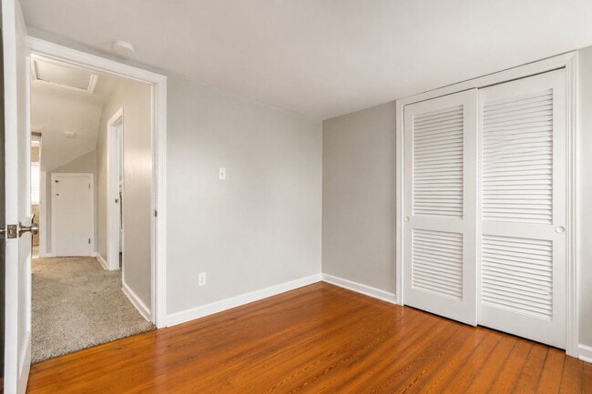 Building Photo - 506 S Lazelle St
