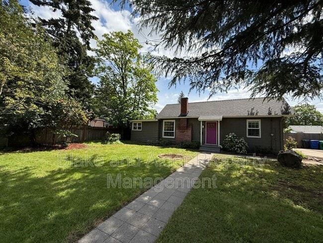 Building Photo - 5916 SE Knapp St