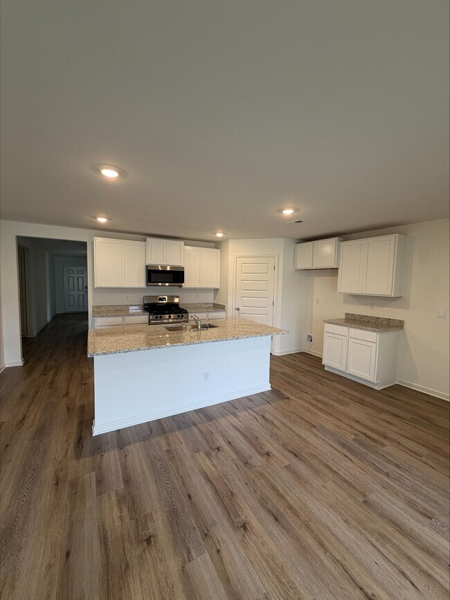 Building Photo - 1140 Waverley Ln