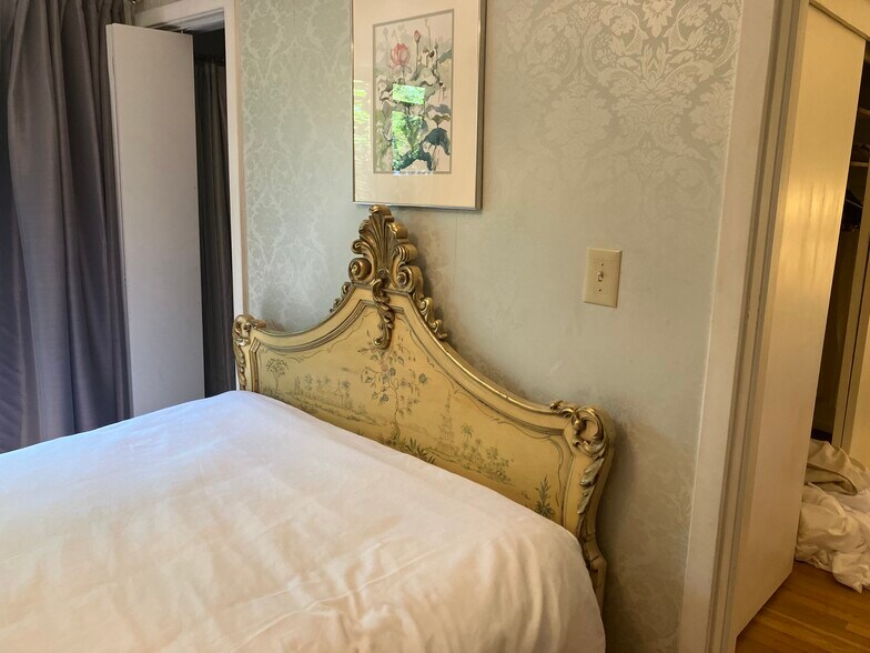 Building Photo - 796 Wesley Dr NW