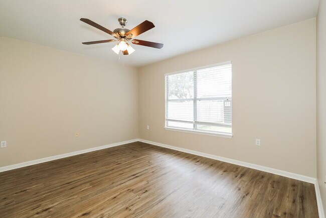 Building Photo - 652 Morning Mist Way