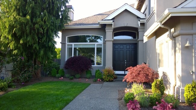 Building Photo - 20522 NE 23rd Ct