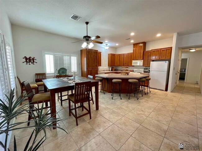 Building Photo - 10277 S Del Rey Dr