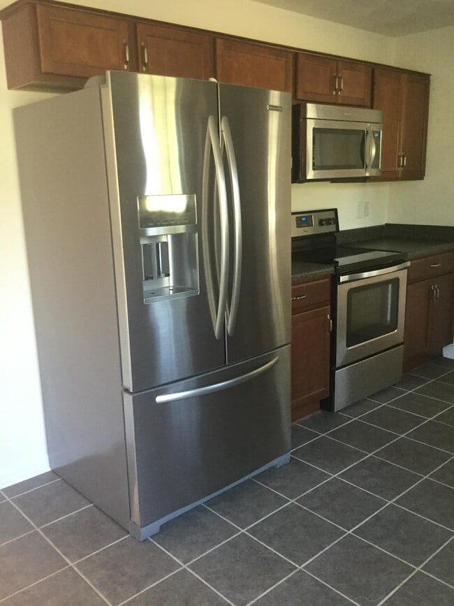 Building Photo - 450 Chelsea Loop