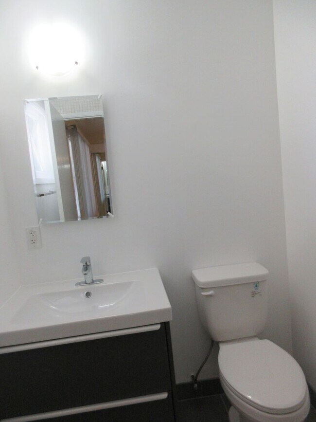 Building Photo - Beautiful Porter Ranch 3 Bedroom home on B...