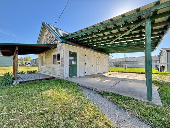 Building Photo - 4216 E Princeton Ave