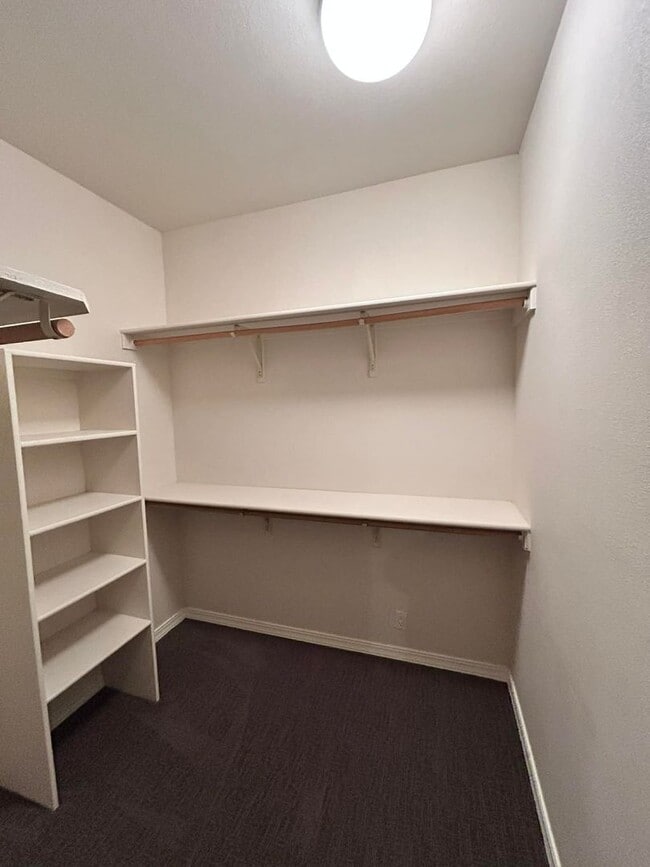 Building Photo - Modern 2-Bedroom Condo with Loft & 2 Car Garage!