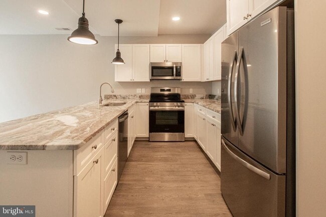 Building Photo - 5 Park Ln