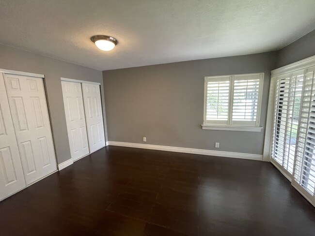 Building Photo - 220 Wimbledon Lakes Dr