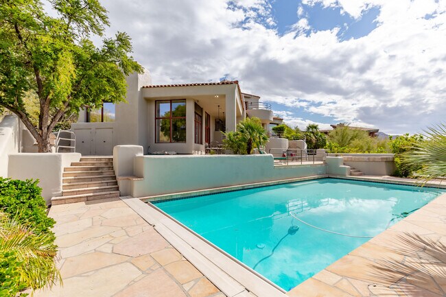 Building Photo - 7421 N Las Brisas Ln