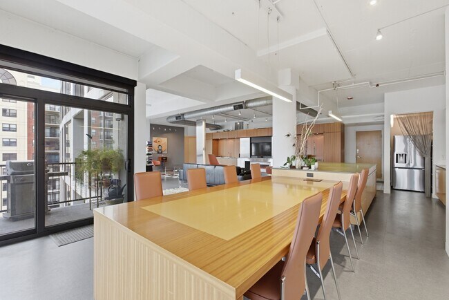 Building Photo - 1530 S State St