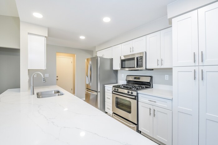 Building Photo - 4230 S Biscay Cir