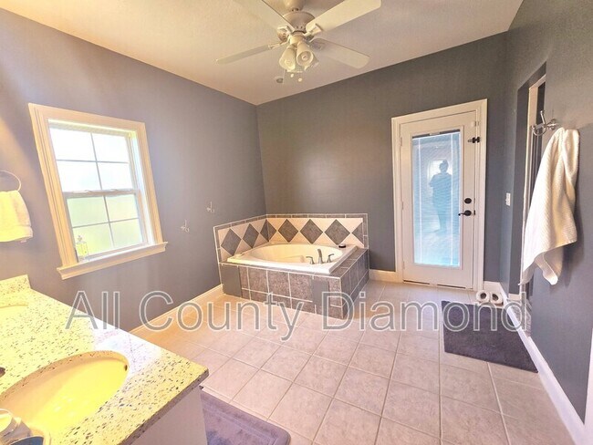 Building Photo - 12207 Lyndell Plantation Dr