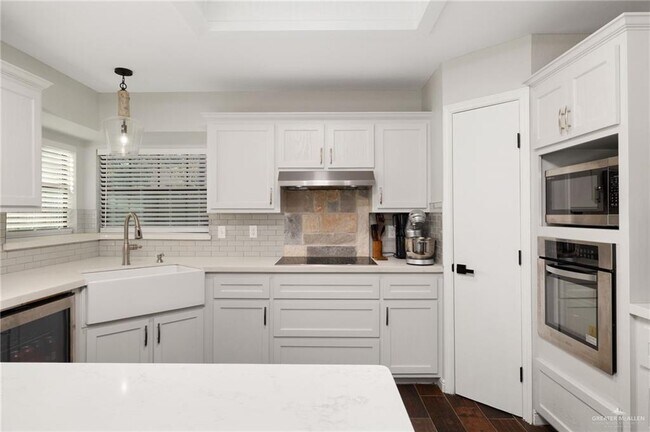 Building Photo - 19 N 21st St