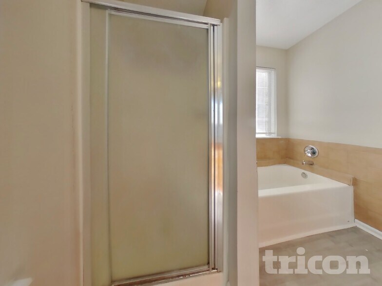 Building Photo - 3520 Willow Tree Cir