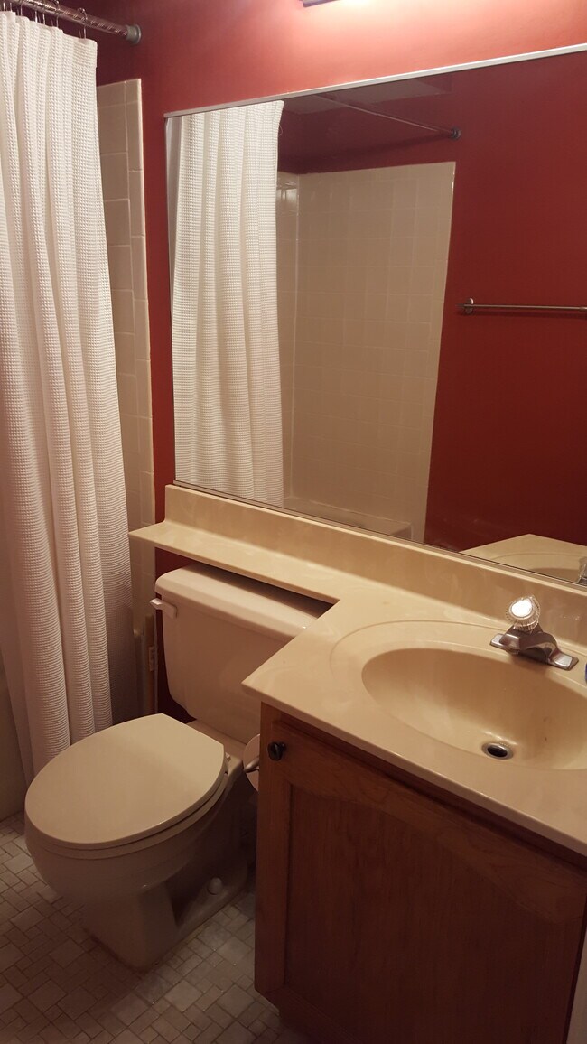 Building Photo - 105 Olympic Ct