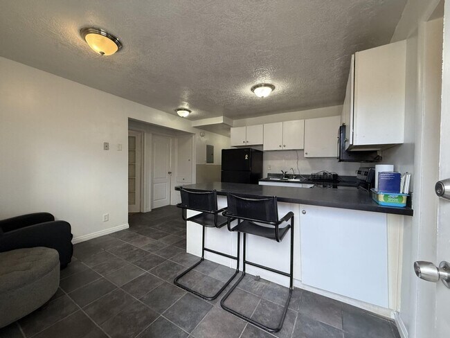 Building Photo - 2493 S 600 E