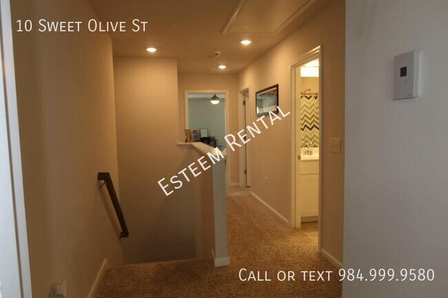 Building Photo - 10 Sweet Olive St