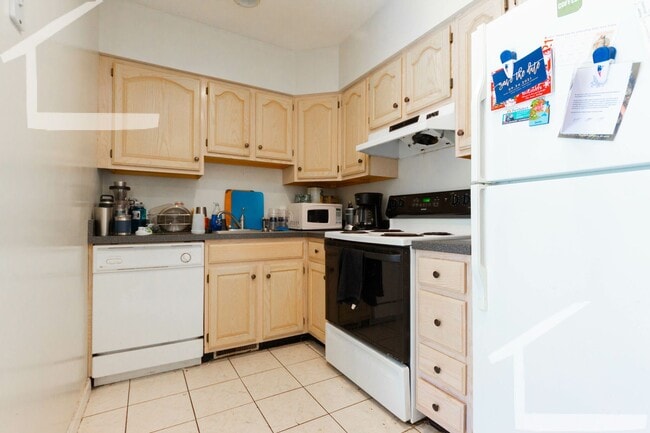 Building Photo - Large Townhouse in Allston, Parking Included, Laundry is in the Unit, Central Heat/AC, Deck
