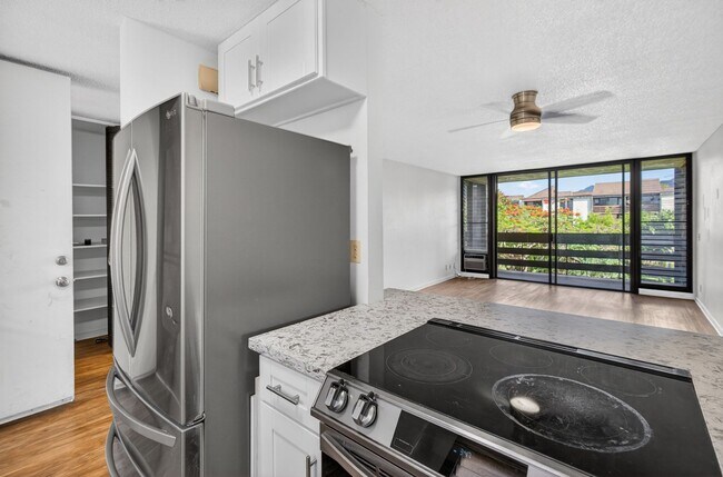 Building Photo - Spacious 2BD/2BA Condo with 2 Covered Parking Stalls in Kailua