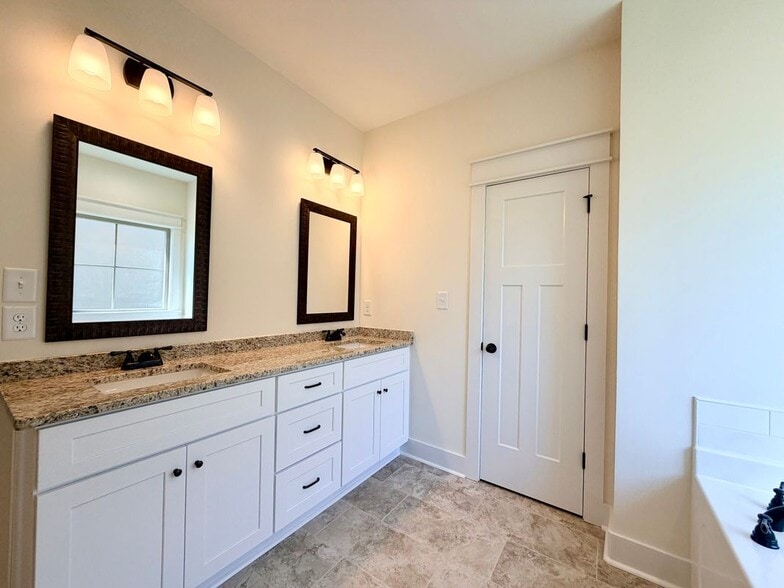 Building Photo - 609 Bristleleaf Path