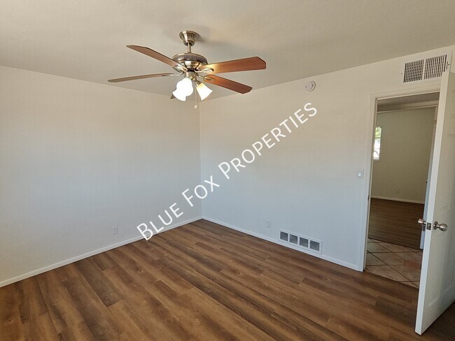 Building Photo - 3857 E Edison Pl