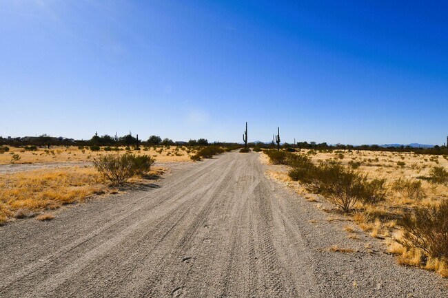 Building Photo - 21144 LEAVITT Ln