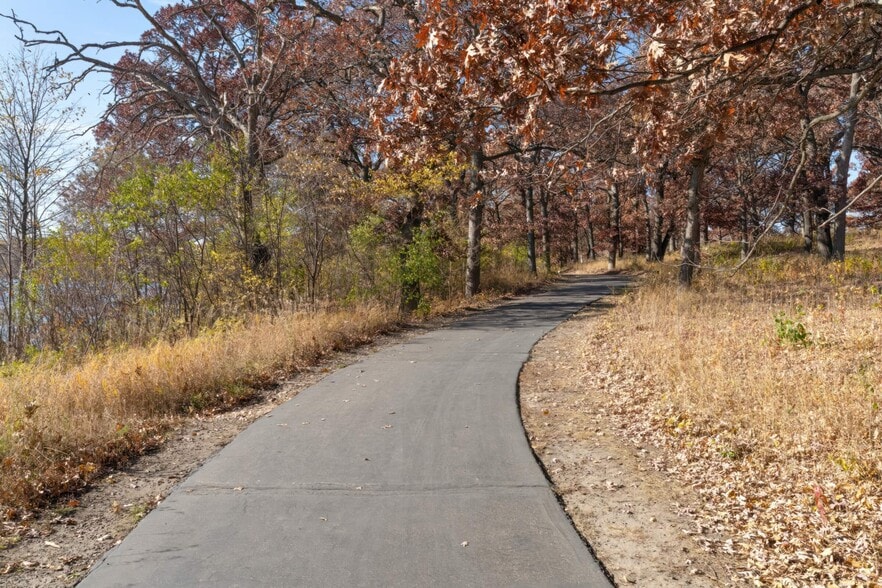 Silverwood paths - 2525 Maple Ln