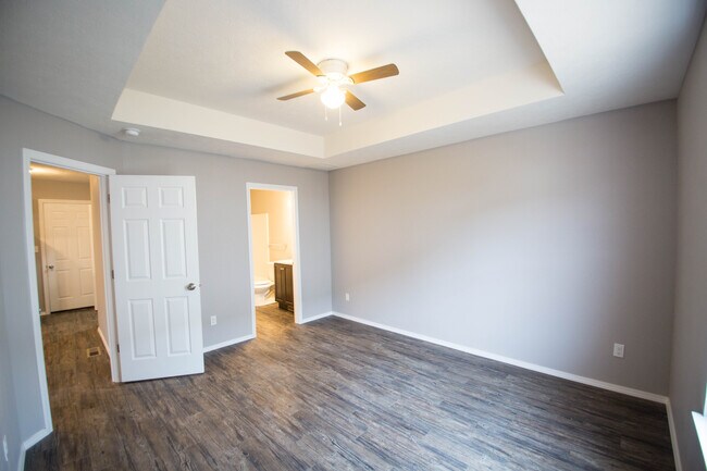 Building Photo - 805 Windmill Dr